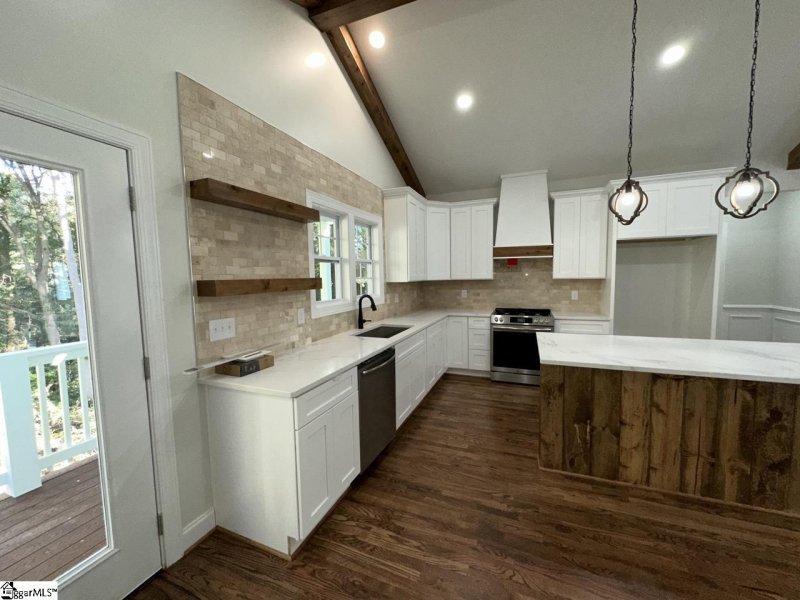 Property image 4 at 209 Woodvale Avenue, Fountain Inn, SC 29644