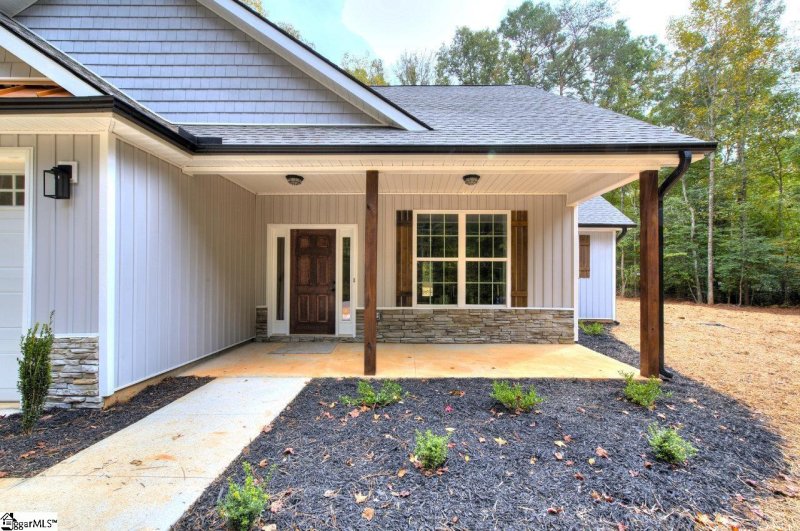 Property image 2 at 212 Kingswood Way, Easley, SC 29640