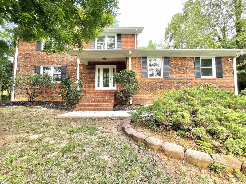 Property image 2 at 116 Buckingham Road, Easley, SC 29640