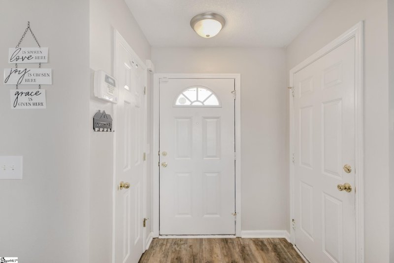Property image 3 at 132 Kingscreek Drive, Greer, SC 29650