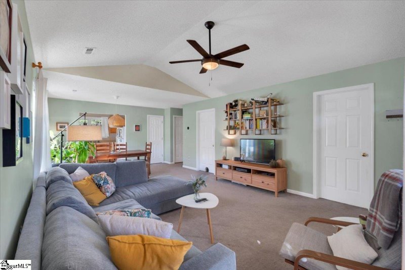 Property image 3 at 211 Glenlea Lane, Greenville, SC 29617