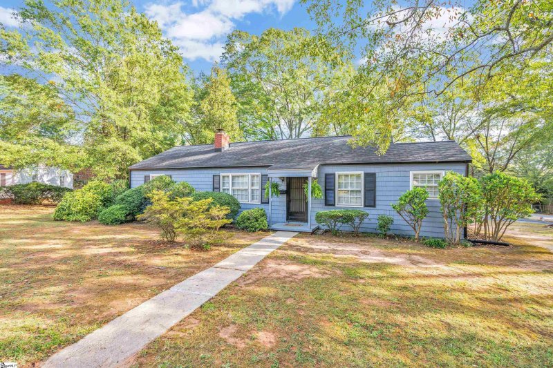 Property image 2 at 555 Lucerne Drive, Spartanburg, SC 29302