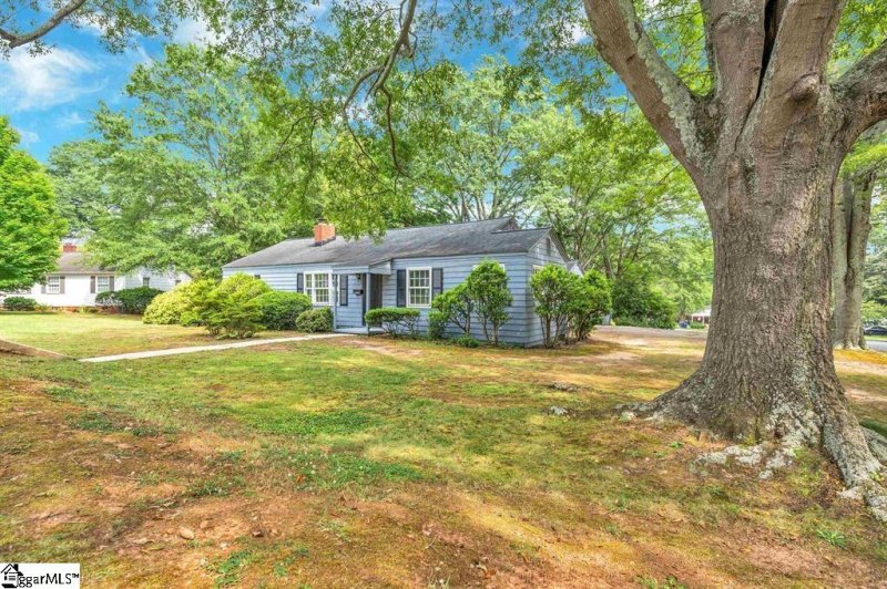 Property image 3 at 555 Lucerne Drive, Spartanburg, SC 29302