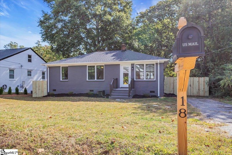 Property image 2 at 18 Simmons Avenue, Greenville, SC 29607