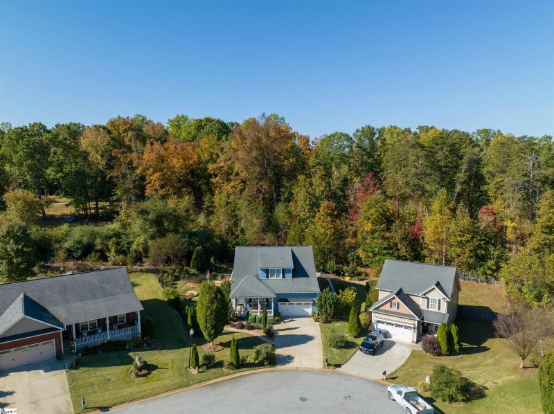 Property image 2 at 5 Apex Court, Greenville, SC 29617