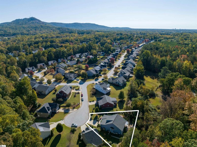 Property image 3 at 5 Apex Court, Greenville, SC 29617