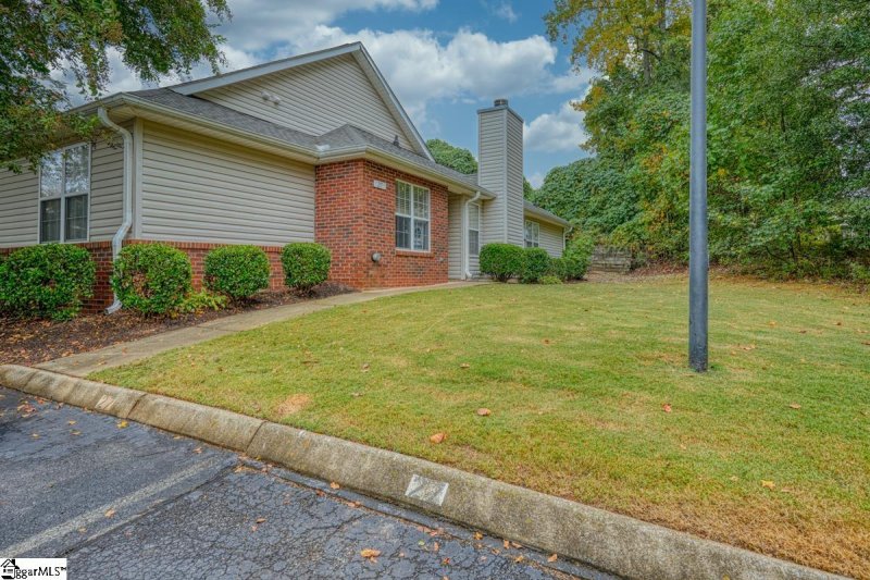 Property image 2 at 27 Enoree View Drive, Greer, SC 29650-4644