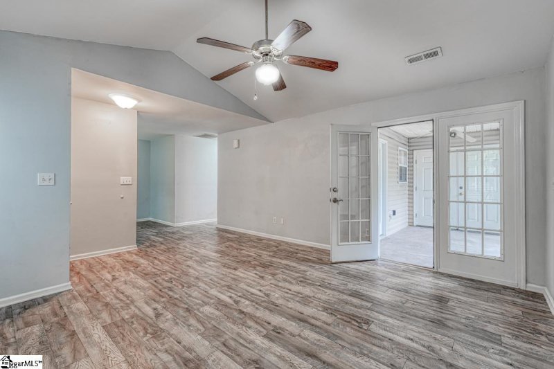 Property image 4 at 27 Enoree View Drive, Greer, SC 29650-4644