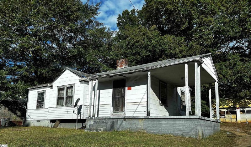 329 Crosby Circle