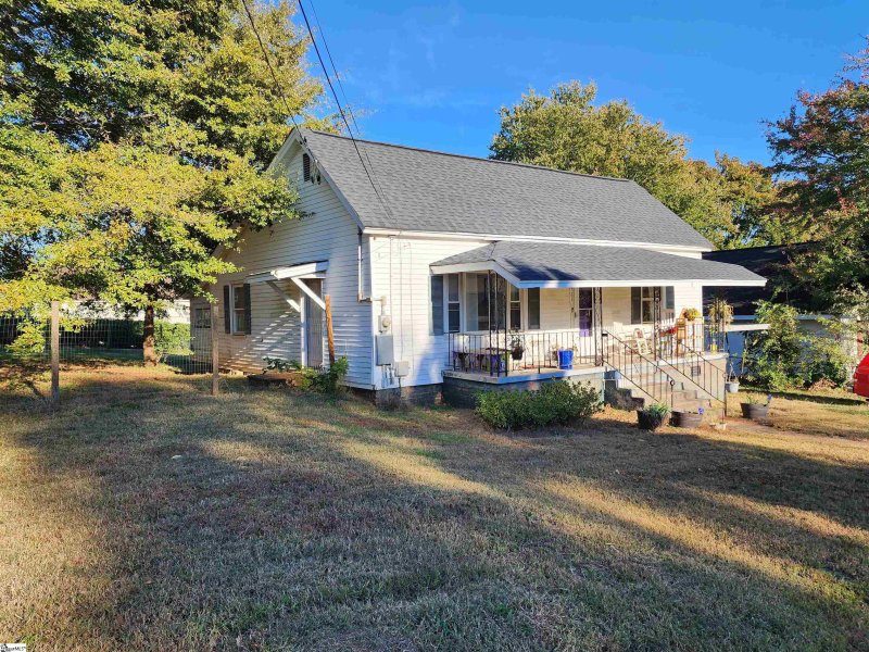 Property image 2 at 201 S 7th Street, Easley, SC 29640