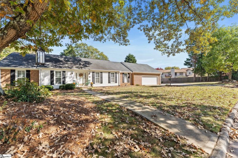 Property image 2 at 4588 Coach Hills Drive, Greenville, SC 29615