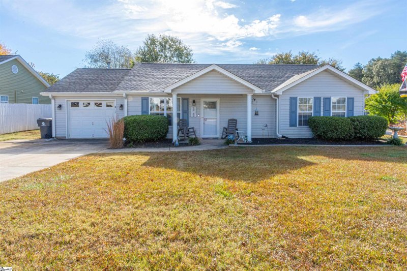 Property image 2 at 2 Bobber Court, Taylors, SC 29687