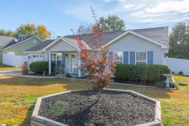 Property image 3 at 2 Bobber Court, Taylors, SC 29687