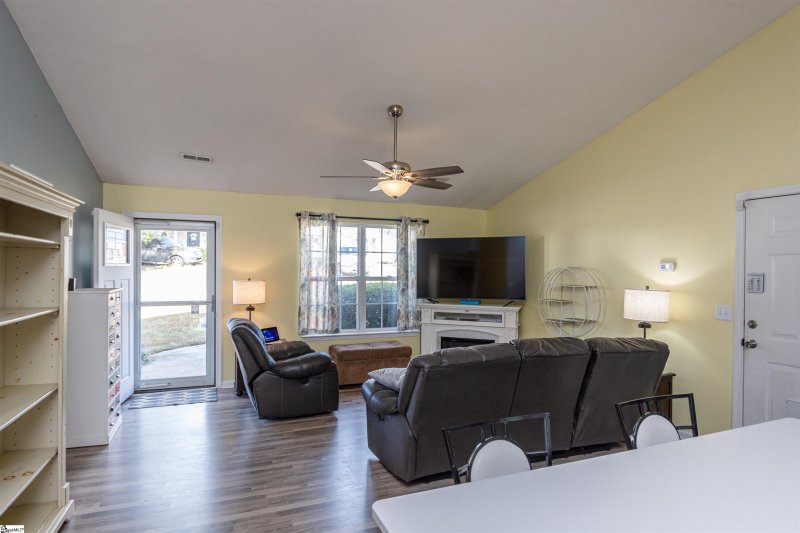 Property image 4 at 2 Bobber Court, Taylors, SC 29687