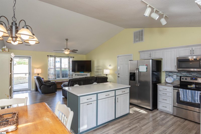 Property image 5 at 2 Bobber Court, Taylors, SC 29687