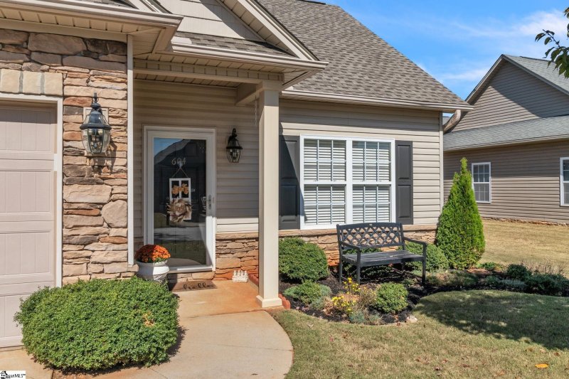 Property image 2 at 604 Summervillle Way, Greenville, SC 29609