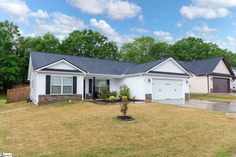 Property image 2 at 220 Lockeland Park Drive, Simpsonville, SC 29681