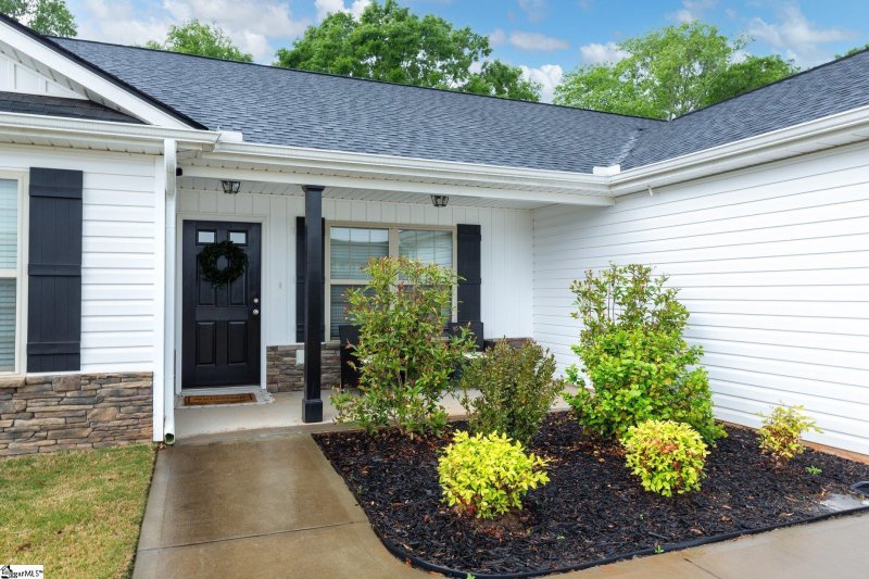 Property image 4 at 220 Lockeland Park Drive, Simpsonville, SC 29681