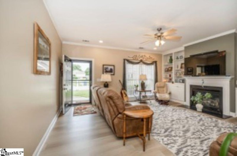 Property image 3 at 243 Louisville Drive, Greenville, SC 29607