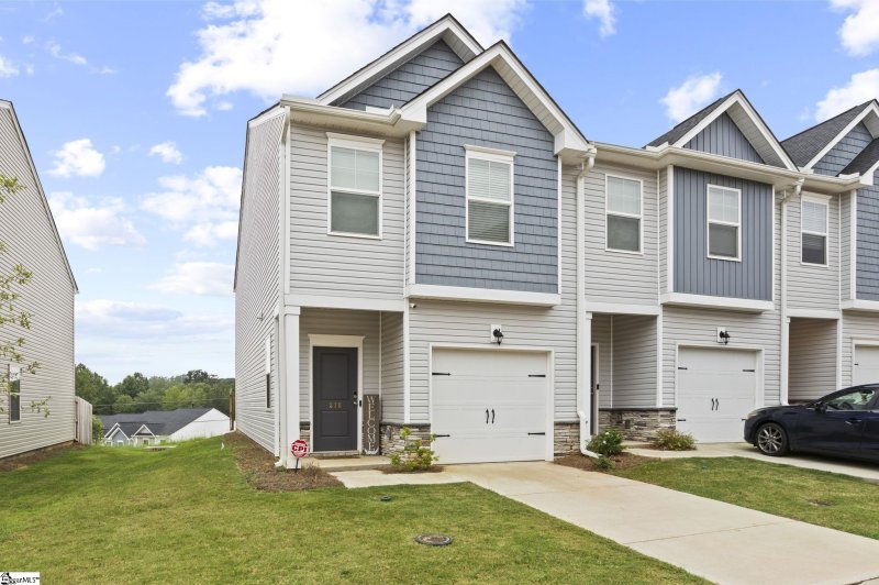 Property image 2 at 310 Laurel Park Drive, Greenville, SC 29607