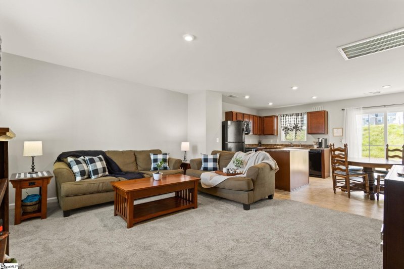 Property image 3 at 11 Torrington Drive, Greenville, SC 29617