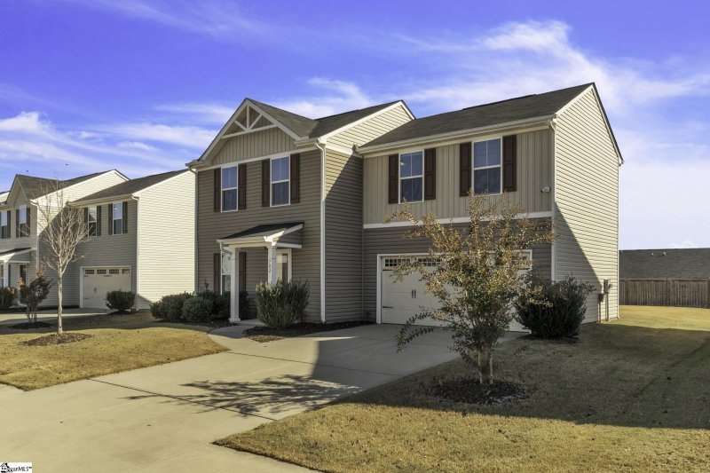 Property image 2 at 702 Braeswood Street, Greenville, SC 29617