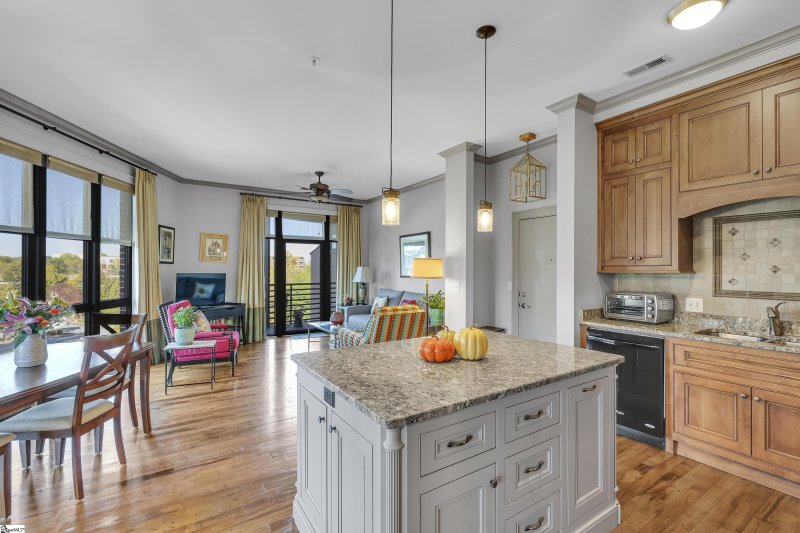 Property image 4 at 112 W Broad Street, Greenville, SC 29601