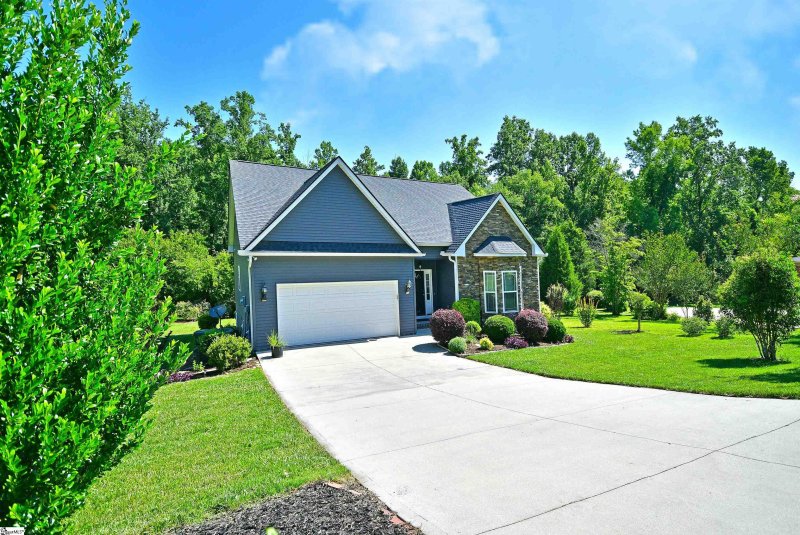 Property image 2 at 114 Bellview Drive, Taylors, SC 29687-4903