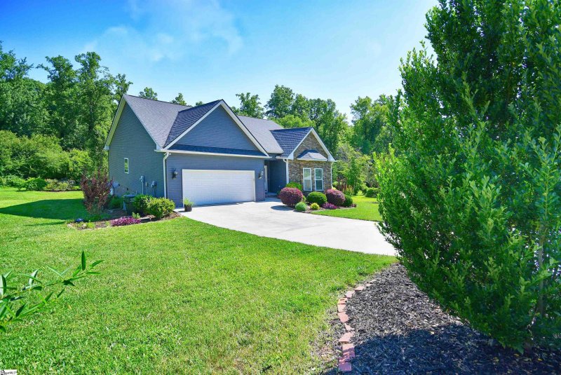 Property image 4 at 114 Bellview Drive, Taylors, SC 29687-4903