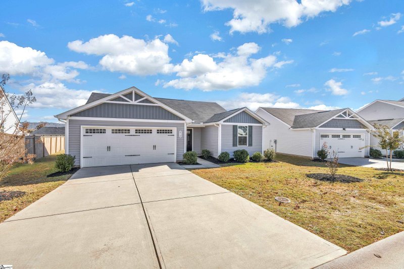 Property image 2 at 810 Danforth Drive, Greenville, SC 29617