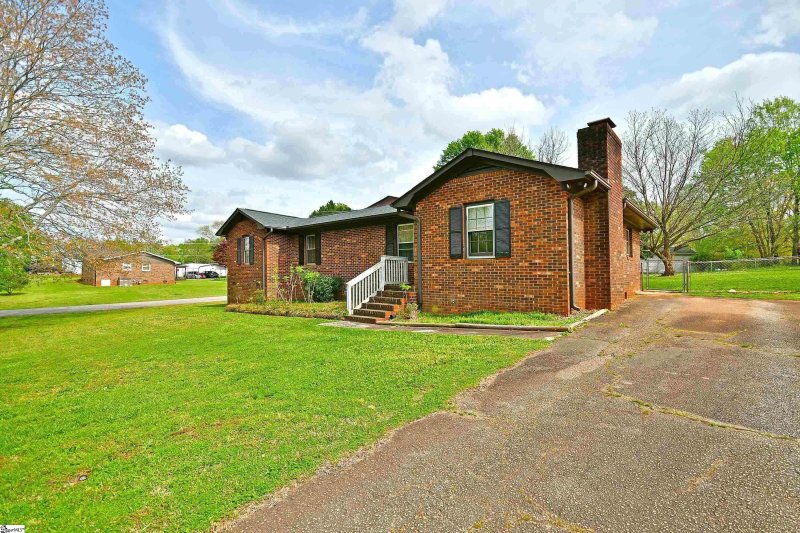 Property image 2 at 401 McCue Street, Easley, SC 29642