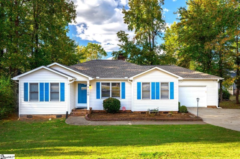 Property image 2 of 106 Waterbury Court in Ambergate, Simpsonville, SC 29680