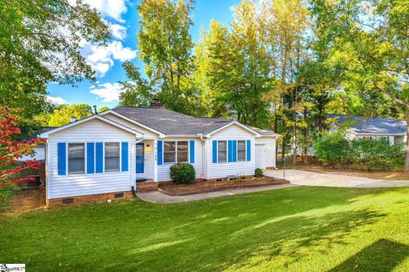 Property image 3 of 106 Waterbury Court in Ambergate, Simpsonville, SC 29680