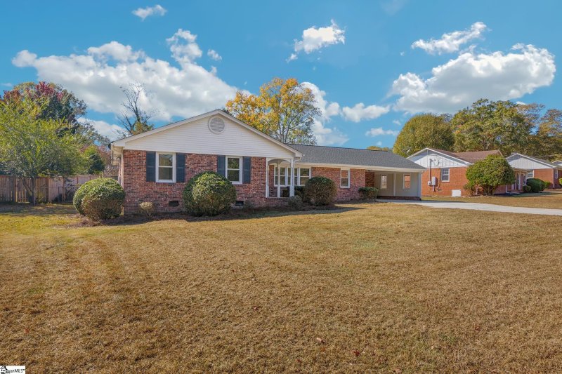 Property image 2 at 12 Melbourne Lane, Greenville, SC 29615