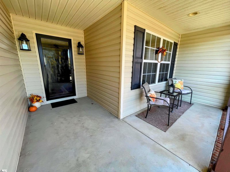 Property image 2 at 505 Summitbluff Drive, Greenville, SC 29617-0000