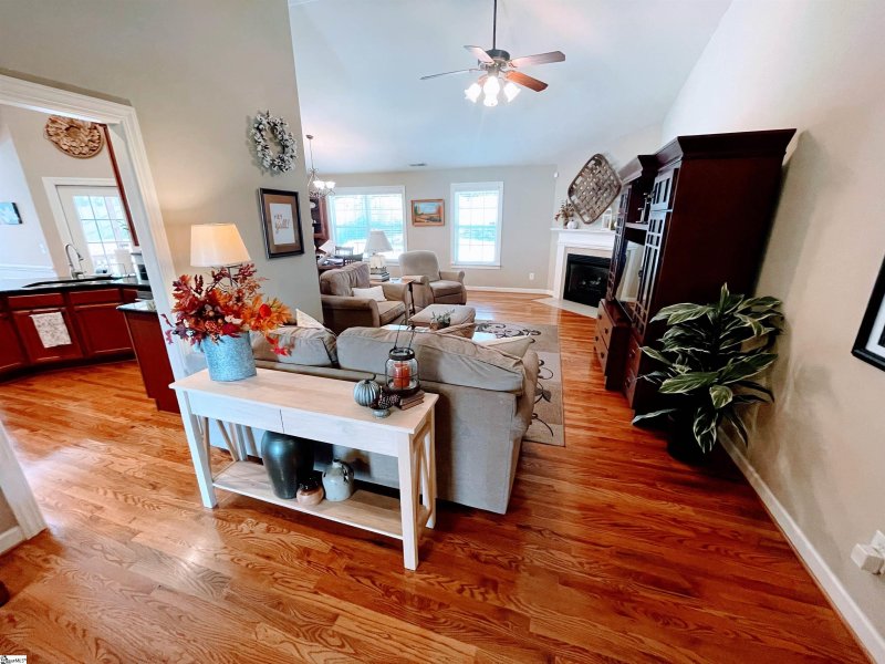 Property image 3 at 505 Summitbluff Drive, Greenville, SC 29617-0000