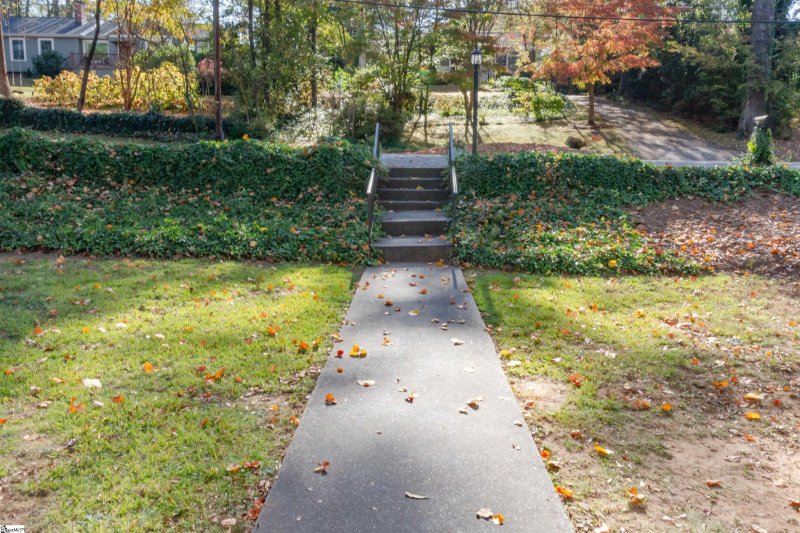 Property image 2 at 207 Bradley Boulevard, Greenville, SC 29609