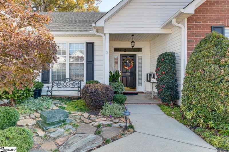 Property image 3 at 101 Meadowlands Way, Greenville, SC 29615