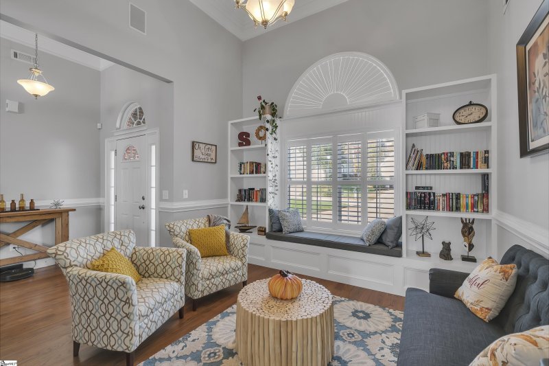 Property image 4 at 300 Glencrest Court, Greer, SC 29650