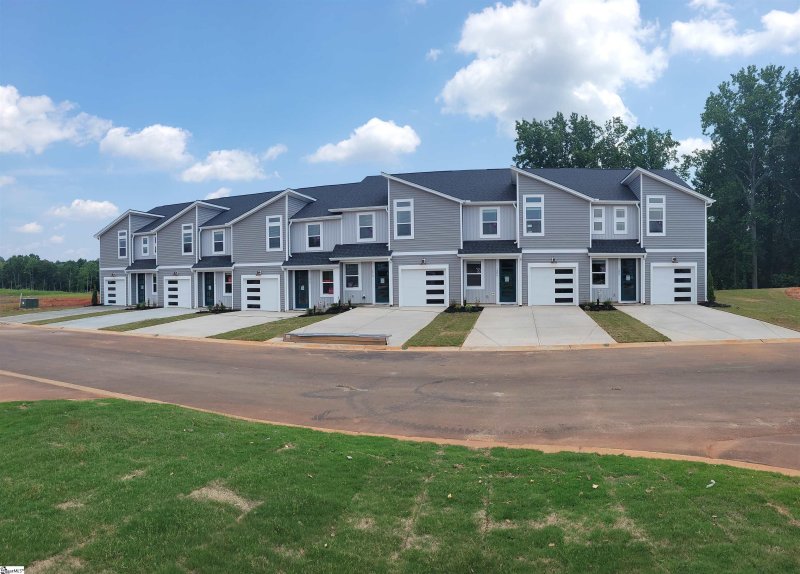 Property image 2 at 1214 Westgate Village Drive, Spartanburg, SC 29301-0000