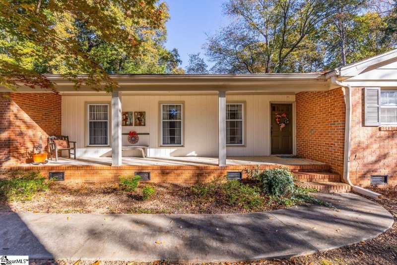 Property image 2 at 107 Hillpine Drive, Simpsonville, SC 29681