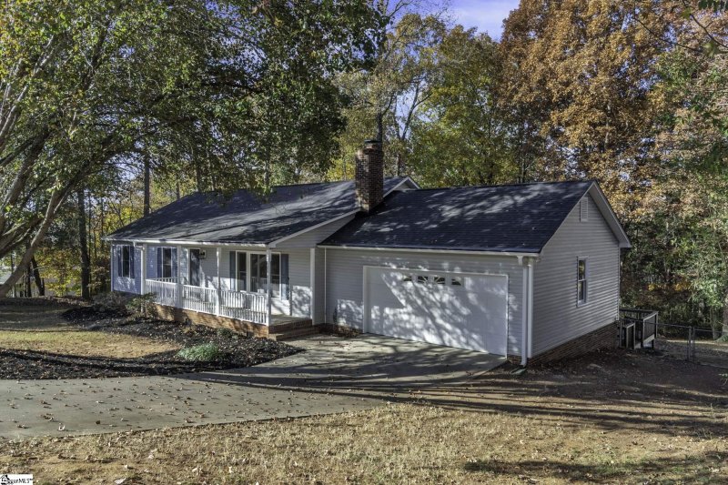 Property image 3 at 202 Holly Lane, Greer, SC 29651