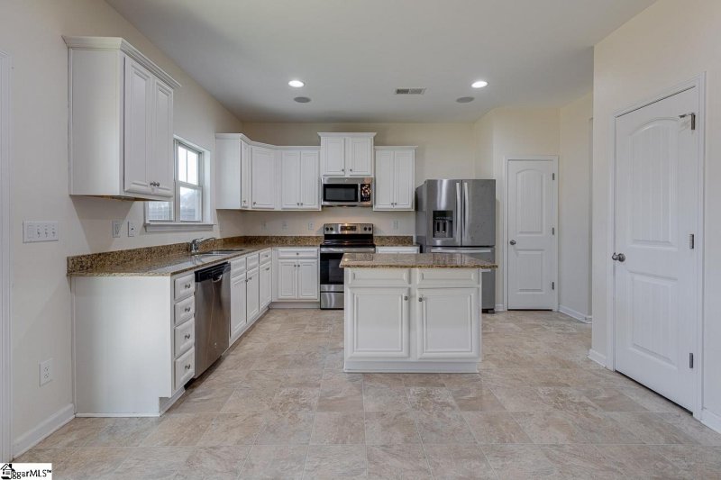 Property image 2 at 8 Chadmore Street, Simpsonville, SC 29680