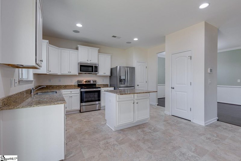 Property image 3 at 8 Chadmore Street, Simpsonville, SC 29680