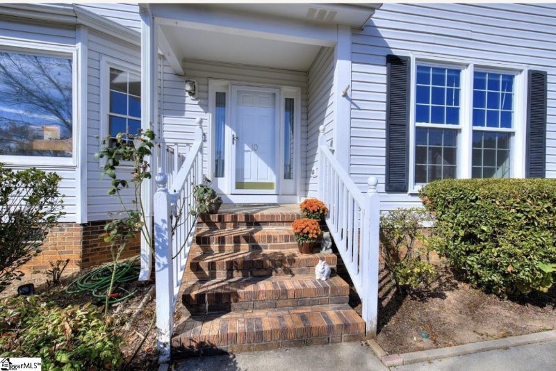 Property image 2 at 10 Hyde Park Lane, Mauldin, SC 29662