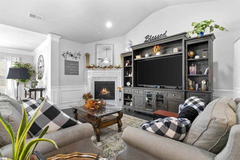 Property image 2 at 105 Fort Drive, Simpsonville, SC 29681