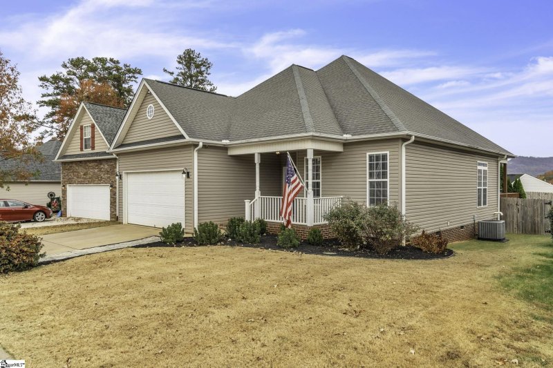 Property image 2 at 204 Summergrass Drive, Greenville, SC 29617