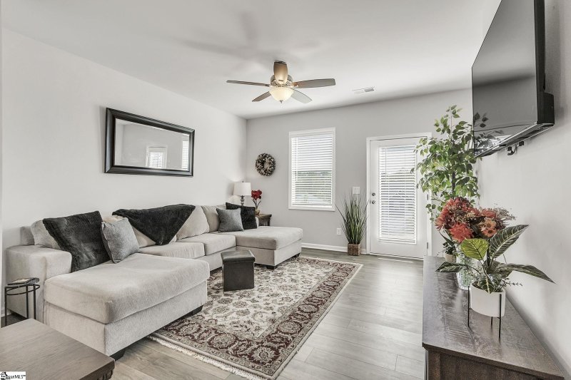 Property image 4 at 302 Laurel Park Drive, Greenville, SC 29607