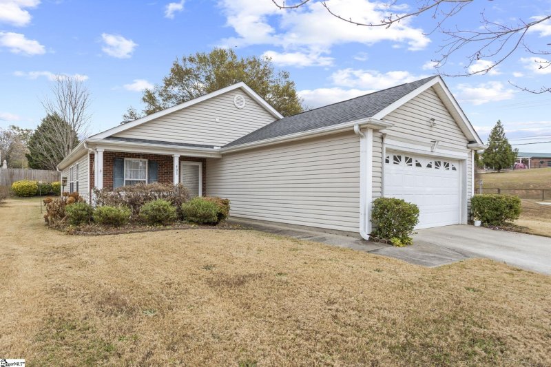 Property image 2 at 403 Hampton Ridge Drive, Greer, SC 29651