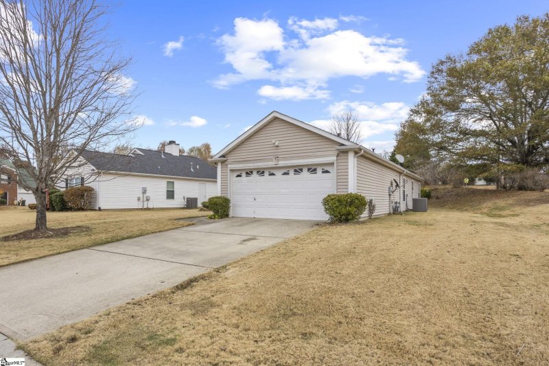 Property image 3 at 403 Hampton Ridge Drive, Greer, SC 29651